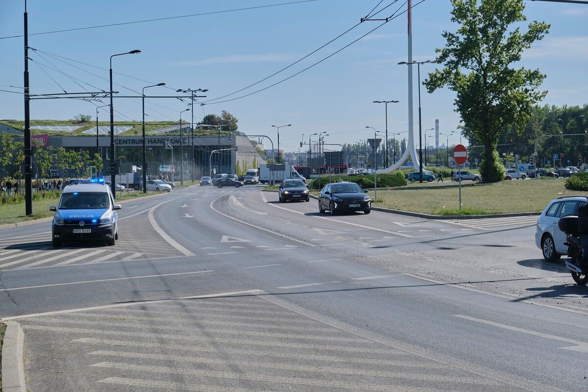 Ciężarówka zgubiła beton na ul. Podzamcze