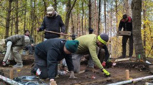 Cmentarzysko sprzed 1500 lat w podlaskim lesie. Dokładna lokalizacja jest tajemnicą