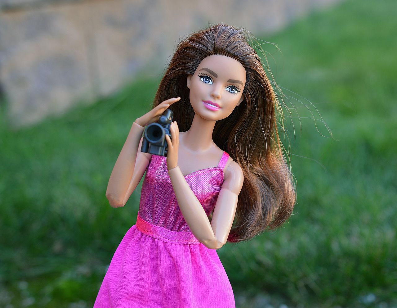 Apel Ministerstwa Cyfryzacji. "Uważaj na selfie z Barbie"