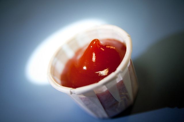 Ketchup powinien mieć prosty skład z dużą zawartością pomidorów