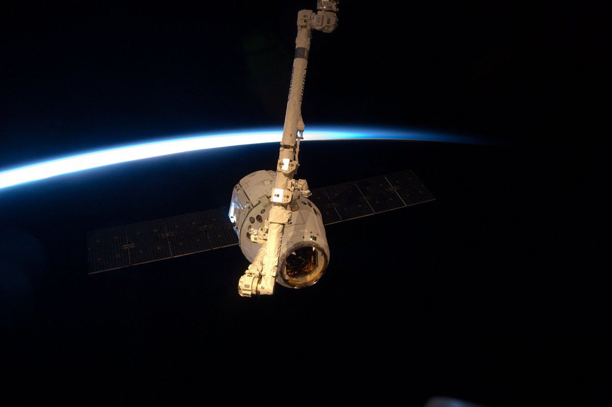Mokre lądowanie smoka. SpaceX może świętować udaną misję 3