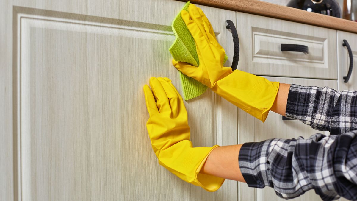 Dzięki temu trikowi szafki w kuchni są zawsze czyste. 