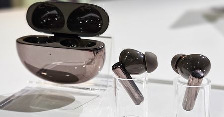 Niby pro, a cena nie odstrasza. Słuchawki realme Buds Air 6 Pro trafiły do Polski