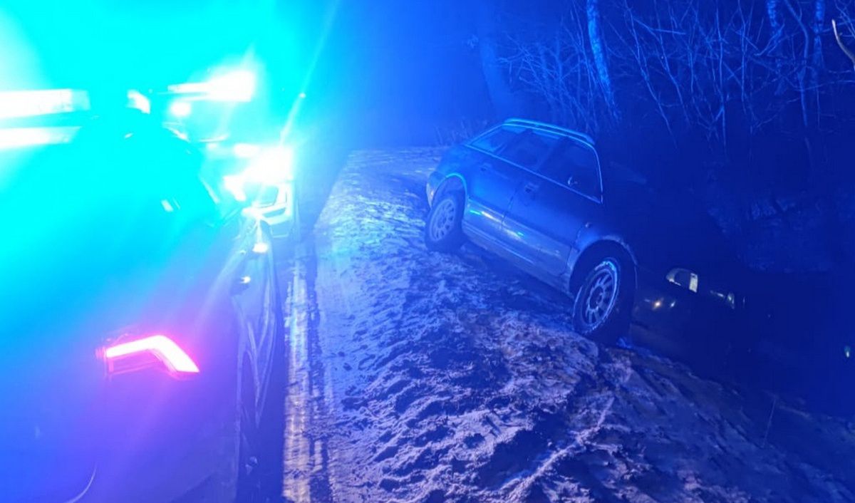 Miał 3 promile, zjechał audi do rowu, kierował bez uprawnień