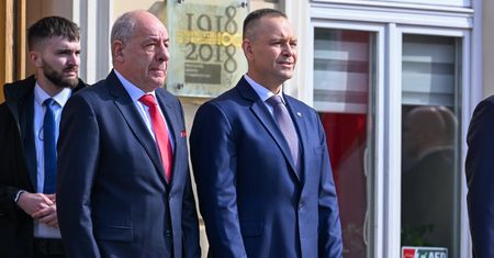 Nawrocki uderza w UE i chwali relacje z Węgrami