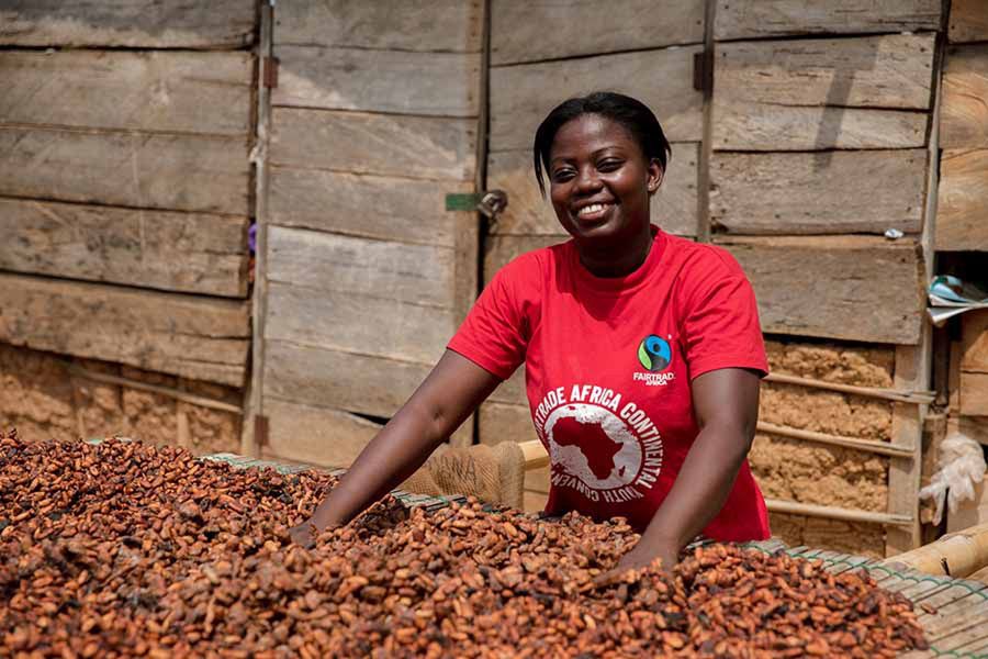 Na zdjęciu Deborah Osei-Mensah, rolniczka uprawiająca kakao w Ghanie, fot. Francis Kokoroko, Fairtrade, Fairpicture