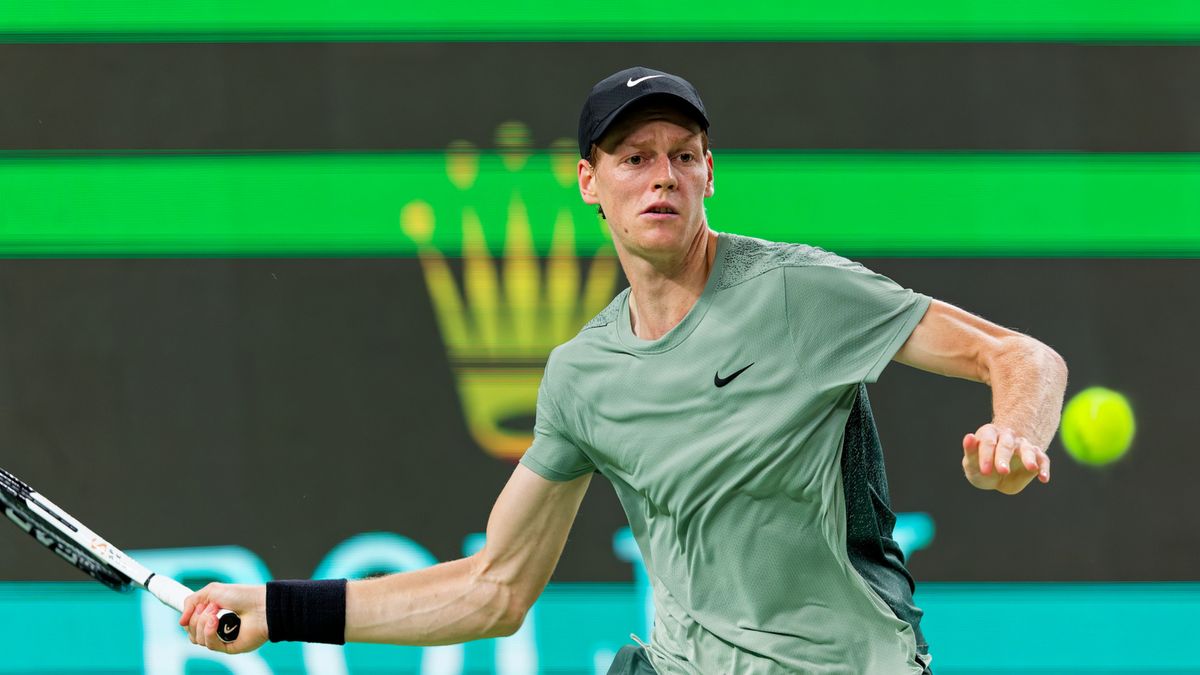 PAP/EPA / Alex Plavevski / Na zdjęciu: Jannik Sinner