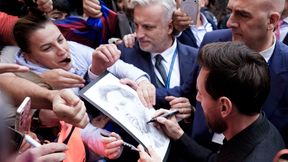 Messi odwiedził Hiszpanię. Dzieci opuściły szkołę, piosenkarz chciał wytatuować jego autograf  