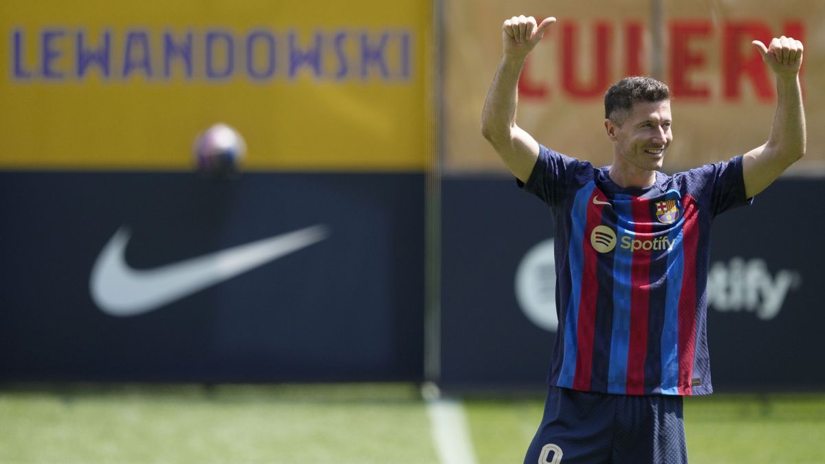 PAP/EPA / Alejandro Garcia / Na zdjęciu: Robert Lewandowski