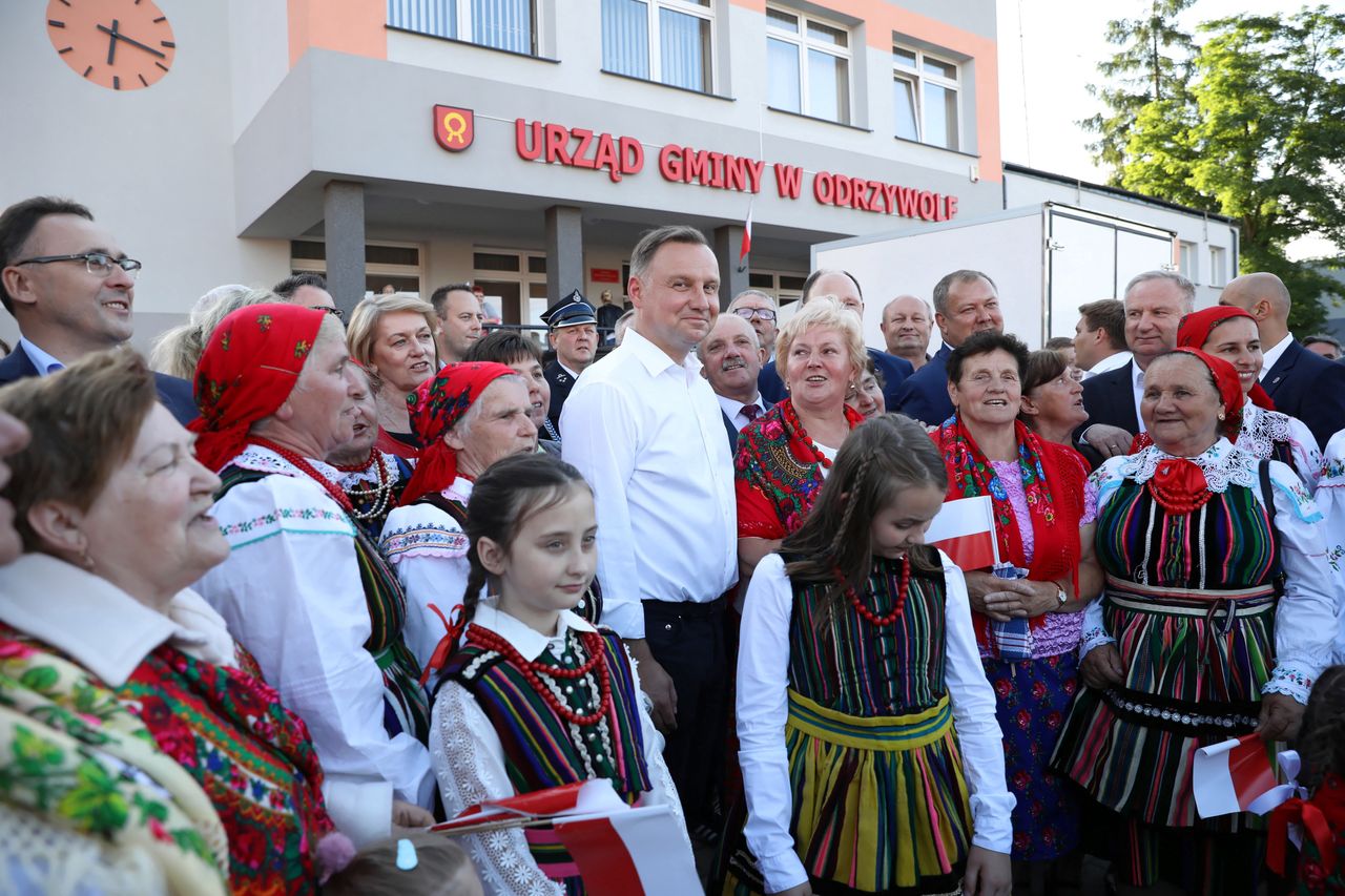 Koronawirus na wiecu Andrzeja Dudy. Wiadomo, jak blisko prezydenta byli zakażeni uczestnicy