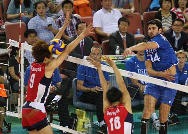 Niels Klapwijk w meczu przeciwko Korei Południowej w Lidze Światowej | fot. FIVB