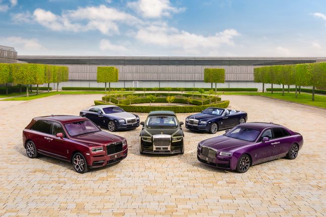 Rolls-Royce: gama modelowa 2022 na terenie siedziby w Goodwood