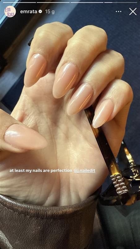 Emily Ratajkowski pokazała swoje paznokcie