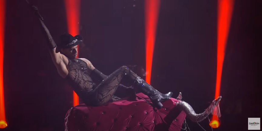 Achille Lauro z San Marino pocałował kolegę na scenie