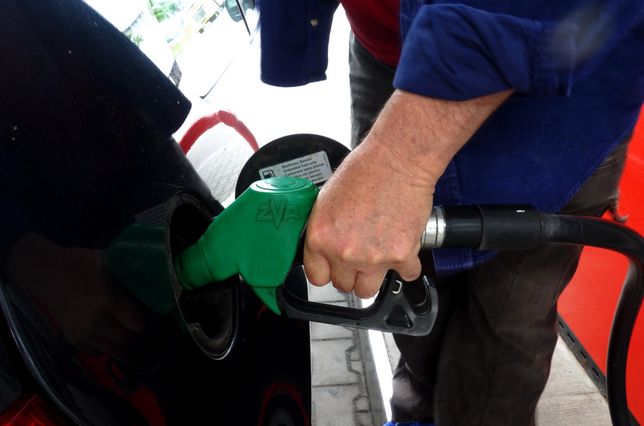 Rząd szykuje nam nowy podatek na paliwo - opłatę emisyjną