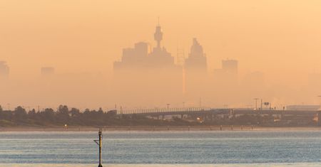 Nie widać Sydney. Ale to nie mgła