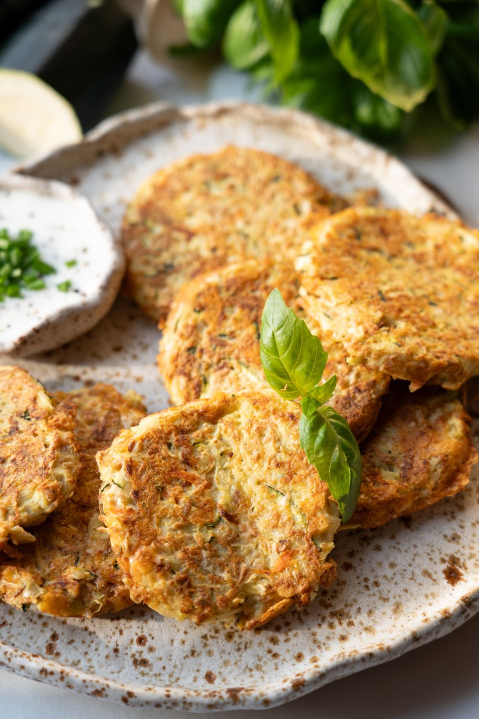 Placuszki kapuściano-cukiniowe z książki "Baba na keto. Wege"