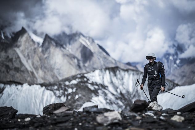 Andrzej Bargiel w drodze do bazy pod K2 (Fot. Materiały prasowe)