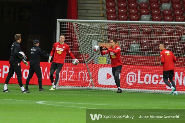 Marcin Bułka z lewej i Wojciech Szczęsny w środku. A z prawej Łukasz Skorupski. Teraźniejszość i przyszłość kadry