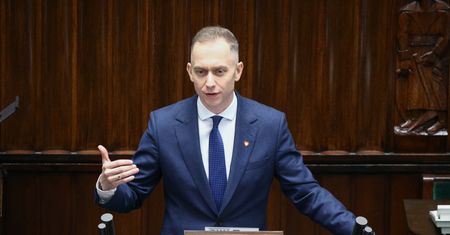 Afera zegarkowa w MON. Cezary Tomczyk ujawnia nowe szczegóły