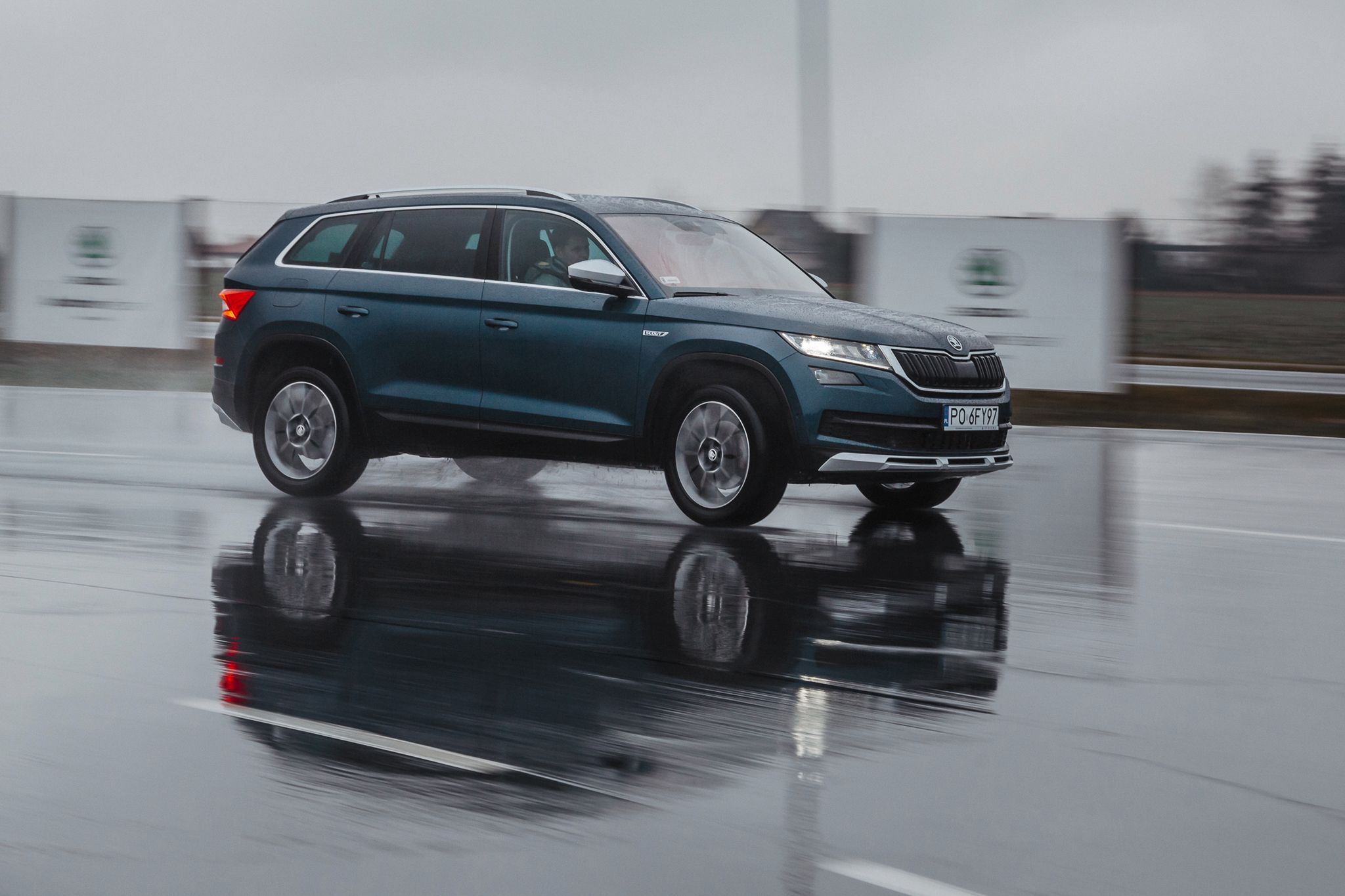W tych samych warunkach Kodiaq Scout 4x4 radzi sobie o niebo lepiej