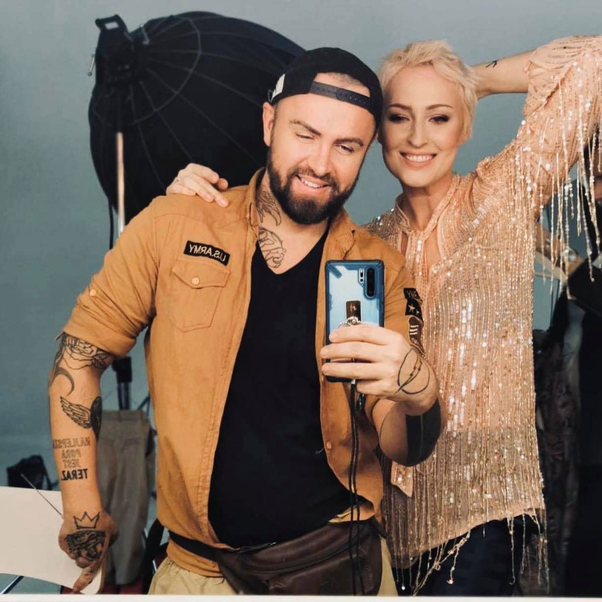 Anita Lipnicka z fryzjerem