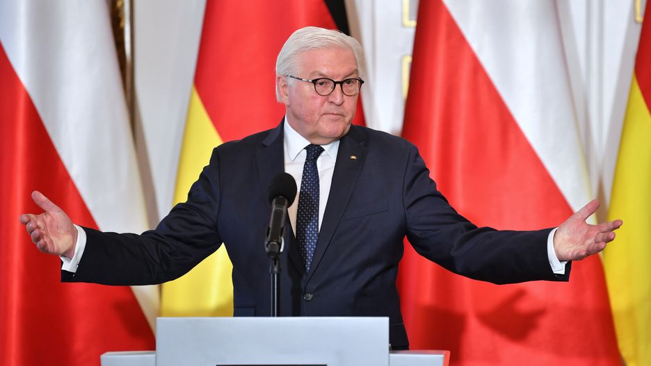 Warszawa, 12.04.2022. Prezydent Republiki Federalnej Niemiec Frank-Walter Steinmeier podczas wspólnej wypowiedzi dla mediów po spotkaniu z prezydentem RP Andrzejem Dudą w Belwederze w Warszawie, 12 bm. Prezydent Federalny RFN przebywa z wizytą w Rzeczypospolitej Polskiej. (jm) PAP/Radek Pietruszka