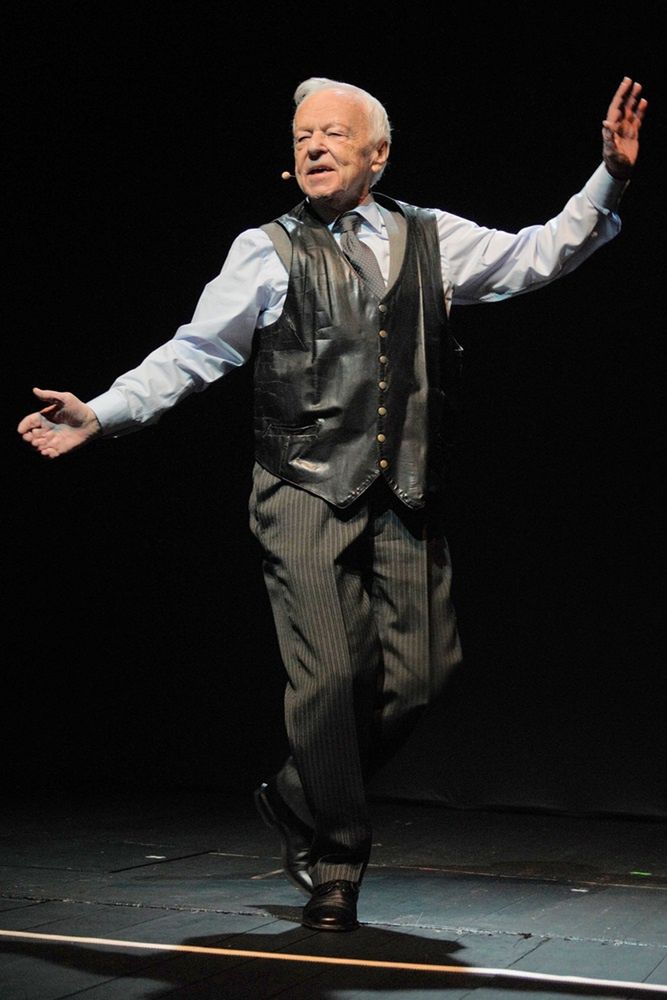 Marian Opania 