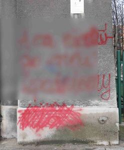 Jaworzno. Zniszczył elewację szkoły, to dopiero początek jego problemów