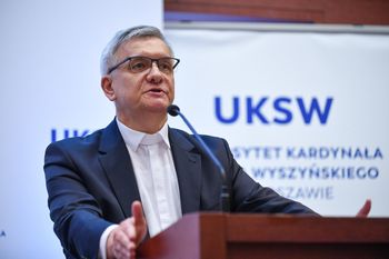 Afera wokół rektora UKSW i mieszkania starszej kobiety. Ksiądz reaguje na materiał