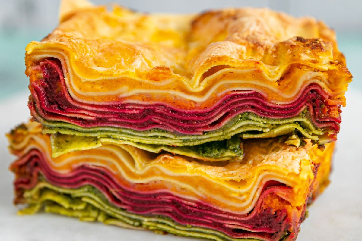 Tęczowa lasagne wg Jagny Niedzielskiej. Kolorowe warstwy pełne smaku