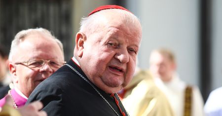 Papież Franciszek nie popuści. Czarne chmury nad Dziwiszem