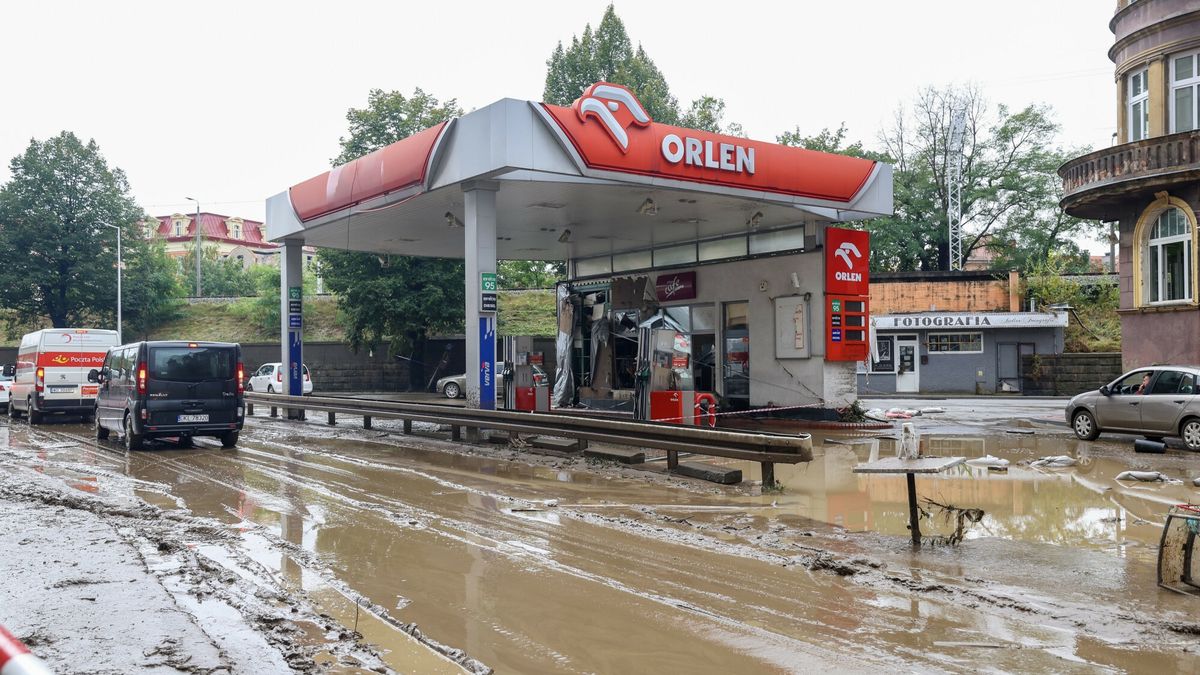 Miasta po przej?ciu fali powodziowej
16.08.2024 Klodzko  po przej?ciu fali powodziowej 
 fot. Andrzej Iwanczuk/REPORTER
Andrzej Iwanczuk/REPORTER