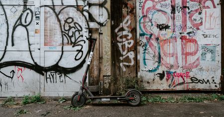 Segway-Ninebot i półautonomiczna e-hulajnoga. "Operatorzy zatrudniają zbyt wiele osób"