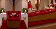 Ciało papieża Franciszka wystawione. Watykan pokazał nagranie