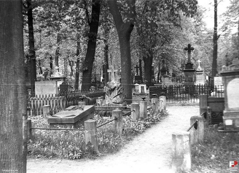 Zwiedź cmentarz ewangelicko-augsburski