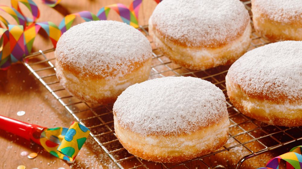 Pączki w posypce z cukru pudru lub z lukrem