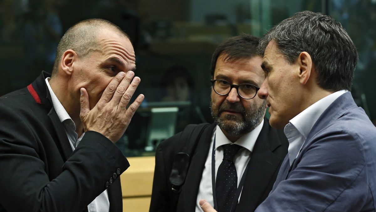 24.06.2015, Bruksela. Minister finansów Grecji Janis Warufakis (po lewej)</br> przed rozpoczęciem rozmów