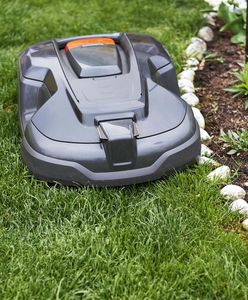 Popularne roboty koszące do 3 tys. zł. Zaoszczędzą siły i czas