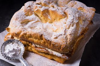 Tak zrobisz najlepszą karpatkę. Górki z ciasta jak prawdziwe Karpaty