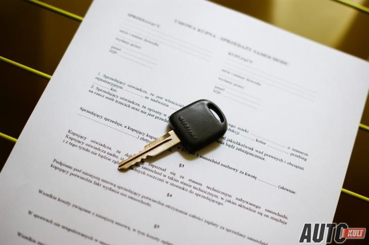 Co musi zawierać umowa sprzedaży samochodu? Oto podstawowe dane