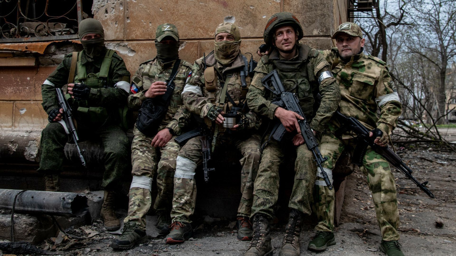 Rosyjscy żołnierze w Mariupolu. Odpoczywają przed kolejnym szturmem na Azovstal