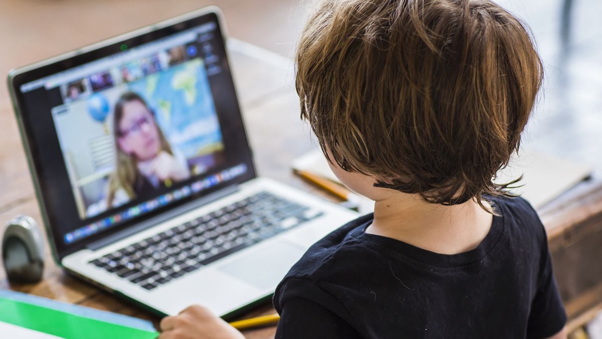 13-letni haker nie działał w pojedynkę. Namierzyli go funkcjonariusze