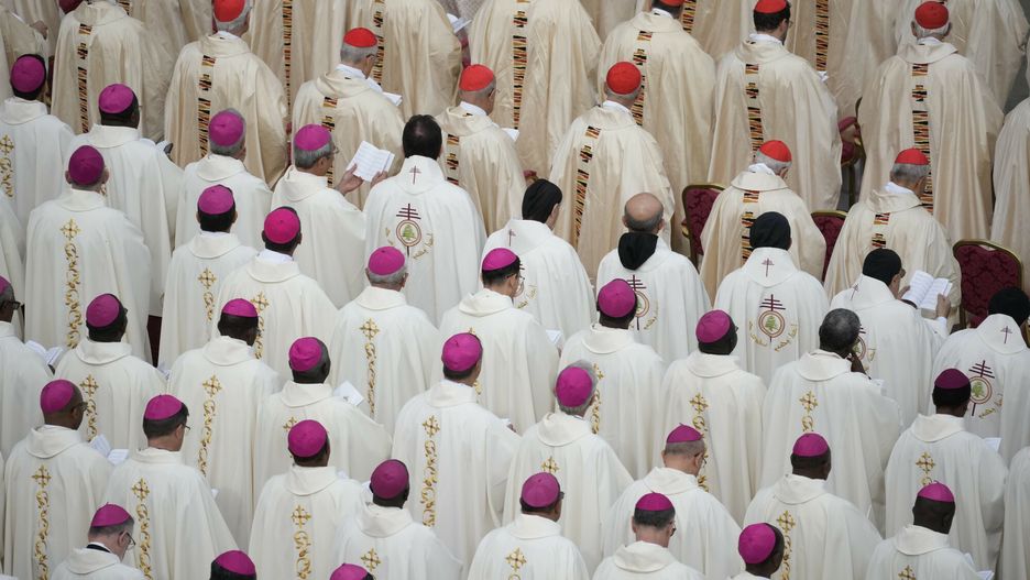 Msza kanonizacyjna w Watykanie
Bishops and cardinals attend the solemn mass where Pope Francis makes 14 new saints, in St. Peter's Square, at the Vatican, Sunday, Oct. 20, 2024. (AP Photo/Andrew Medichini)
Andrew Medichini