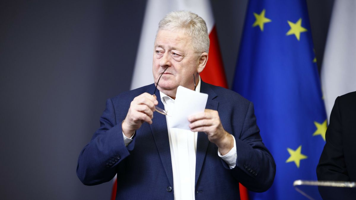 Minister rolnictwa i rozwoju wsi Czesław Siekierski