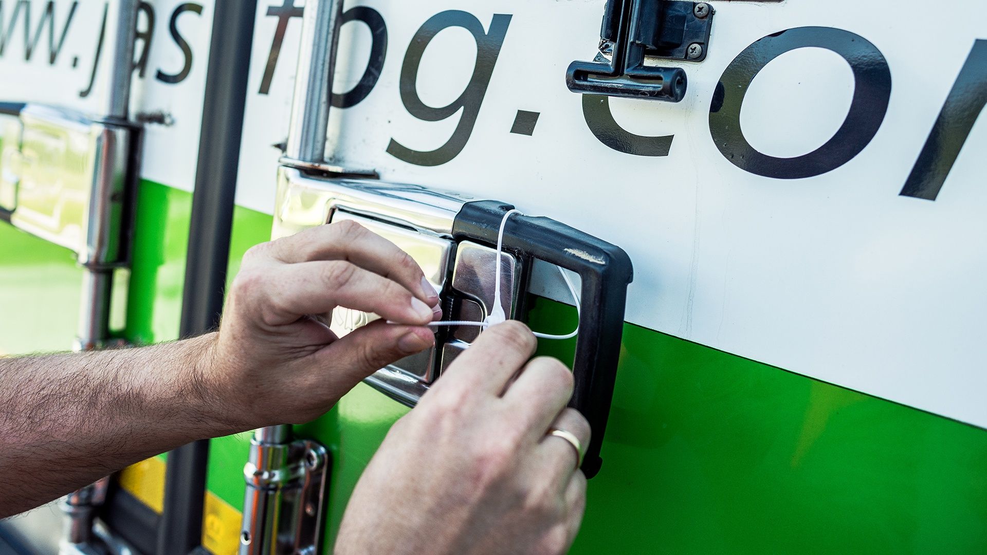 JAS-FBG oferuje szeroki zakres usług, odpowiadający temu, co dzieje się dziś w handlu międzynarodowym.