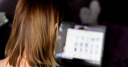 Możesz stracić pieniądze. Oszuści podszywają się pod Allegro i Facebooka