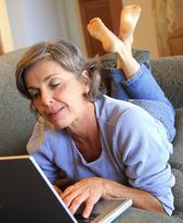 Internet stymuluje mózg bardziej niż czytanie książek