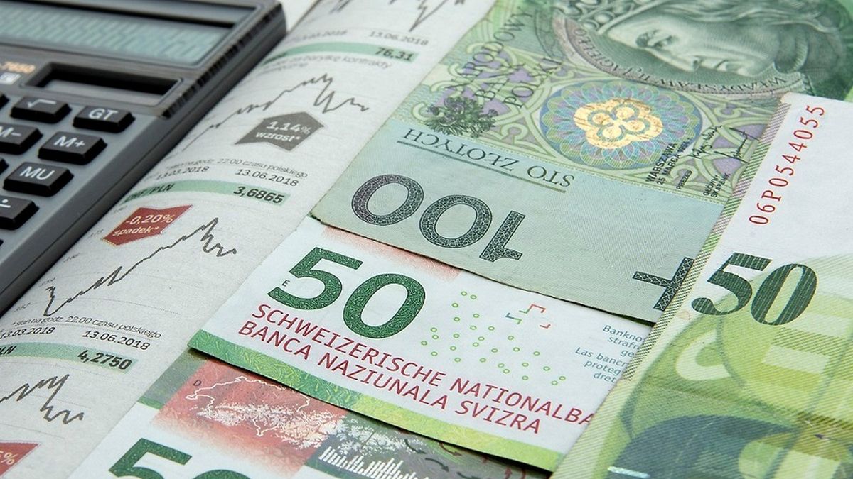 Kłopoty osób, które zaciągnęły kredyty hipoteczne we frankach szwajcarskich, ciągną się od lat.