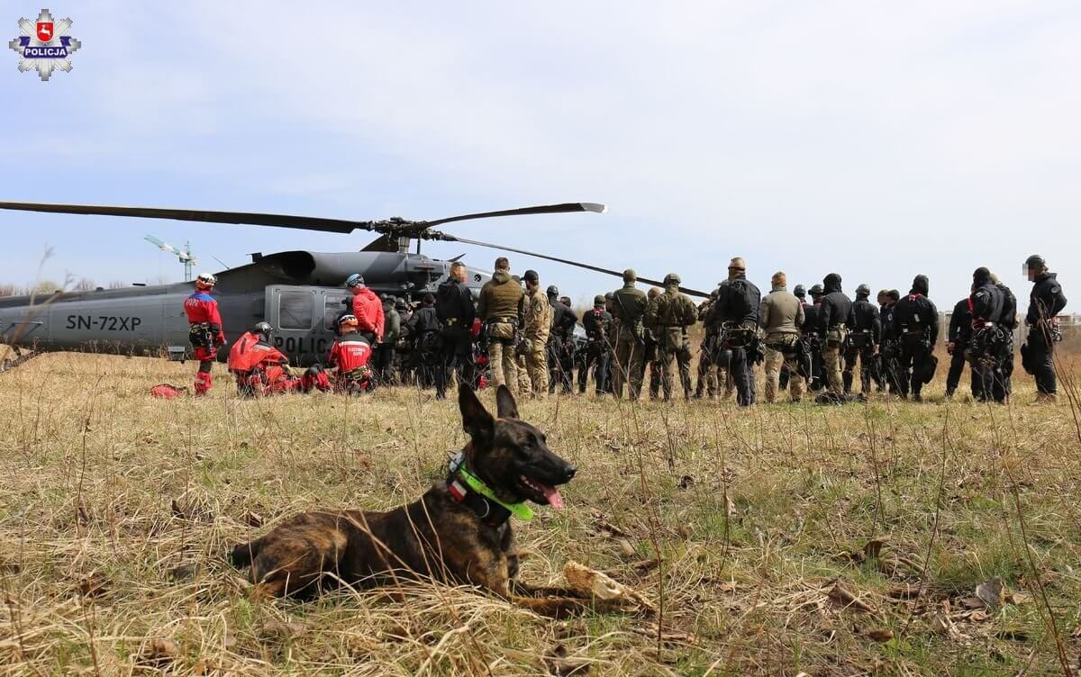 policyjny śmigłowiec BLACK HAWK